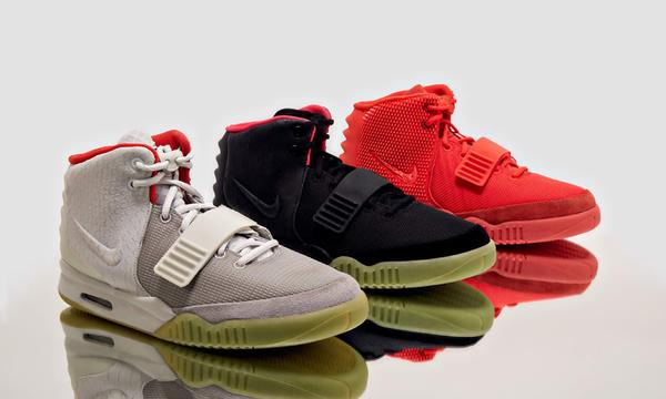 nike air yeezy   第三种配色 "red october" 在 ebay 最高成交价  $