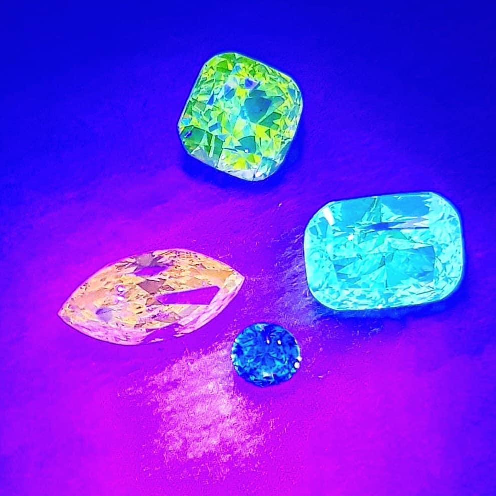 乐匠珠宝钻石的荧光对其价值有何影响能不能买带荧光的钻石