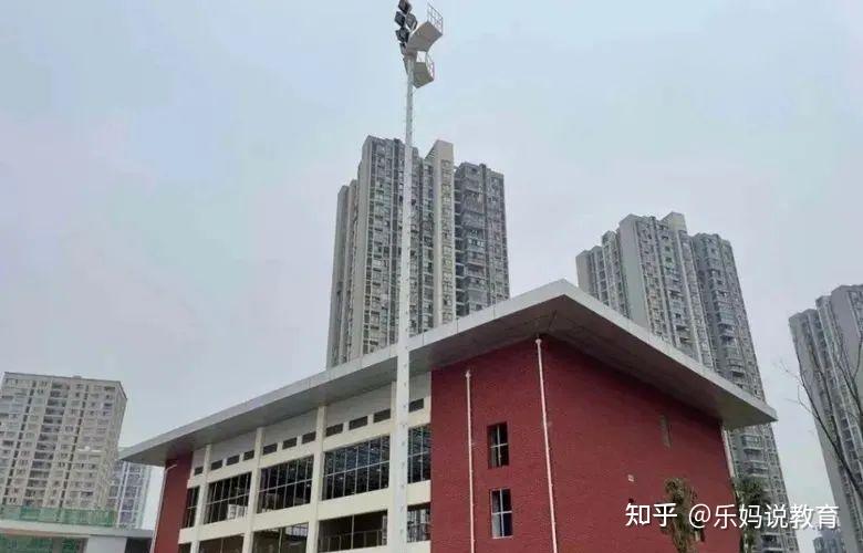 巴南育才中学学校地址:巴南区龙洲湾盛龙路由重庆立达仁教育管理有限