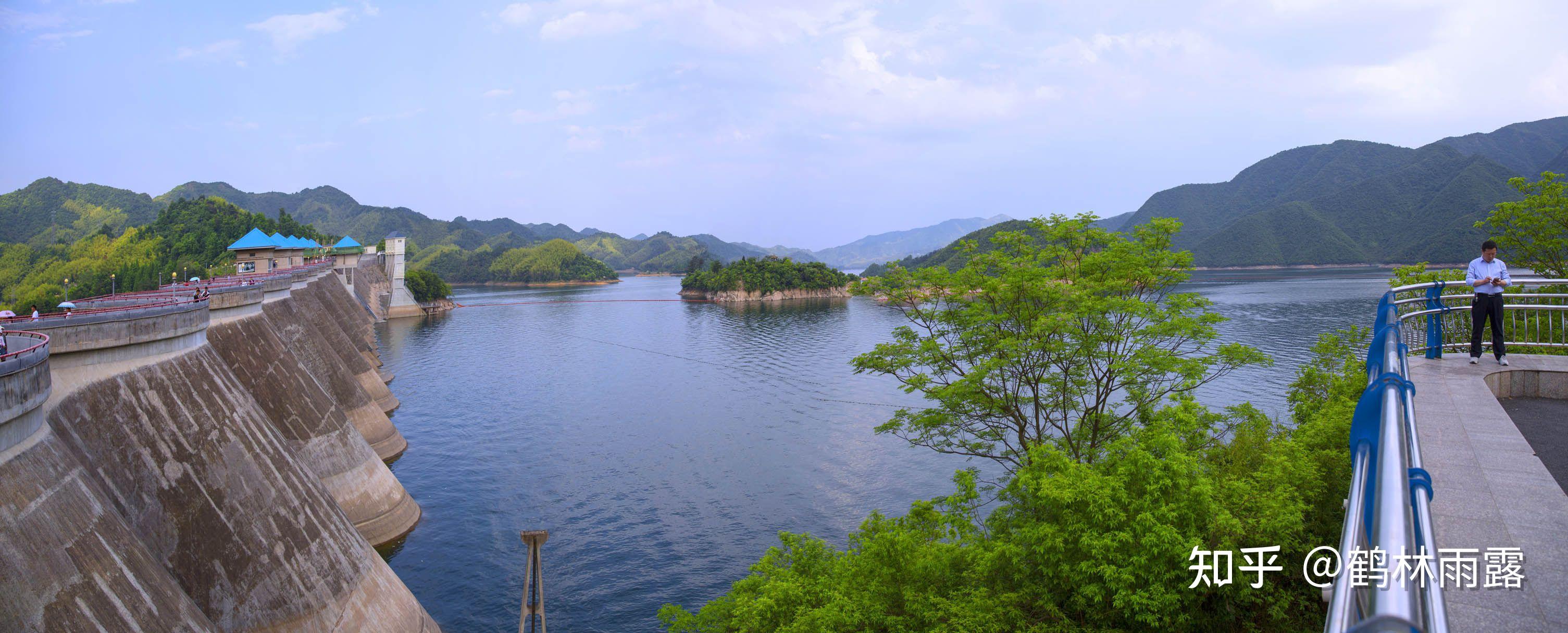 梅山水库兴建而形成的人工湖,湖水碧透,微波荡漾,库区沿岸风景秀丽