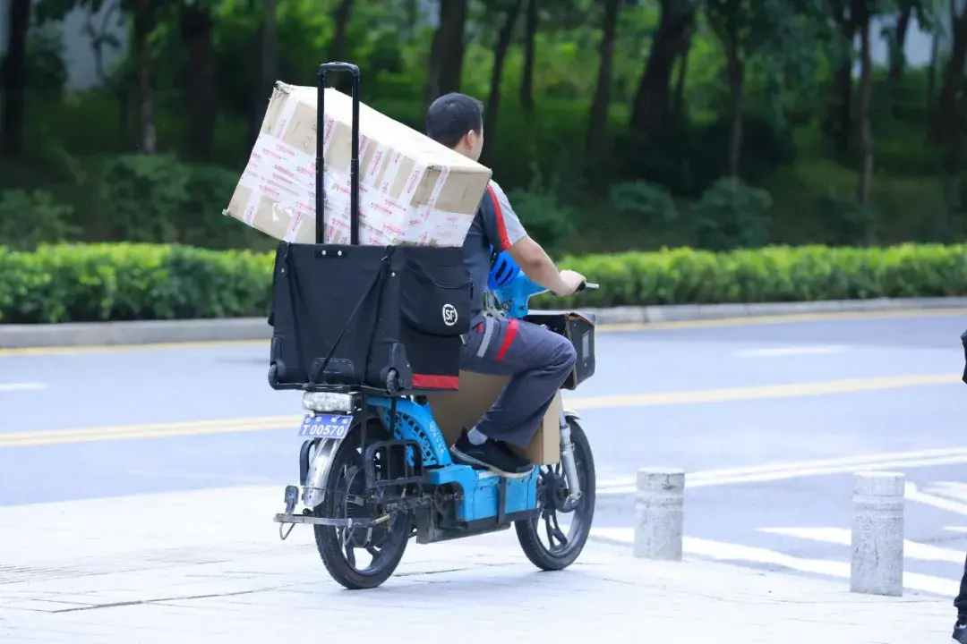快递签收确认还要多加1元涉嫌巧立名目顺丰被点名