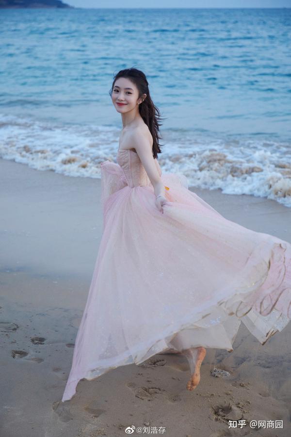 刘浩存:凭《送你一朵小红花》成功出圈,不愧是北舞校花也太仙了!
