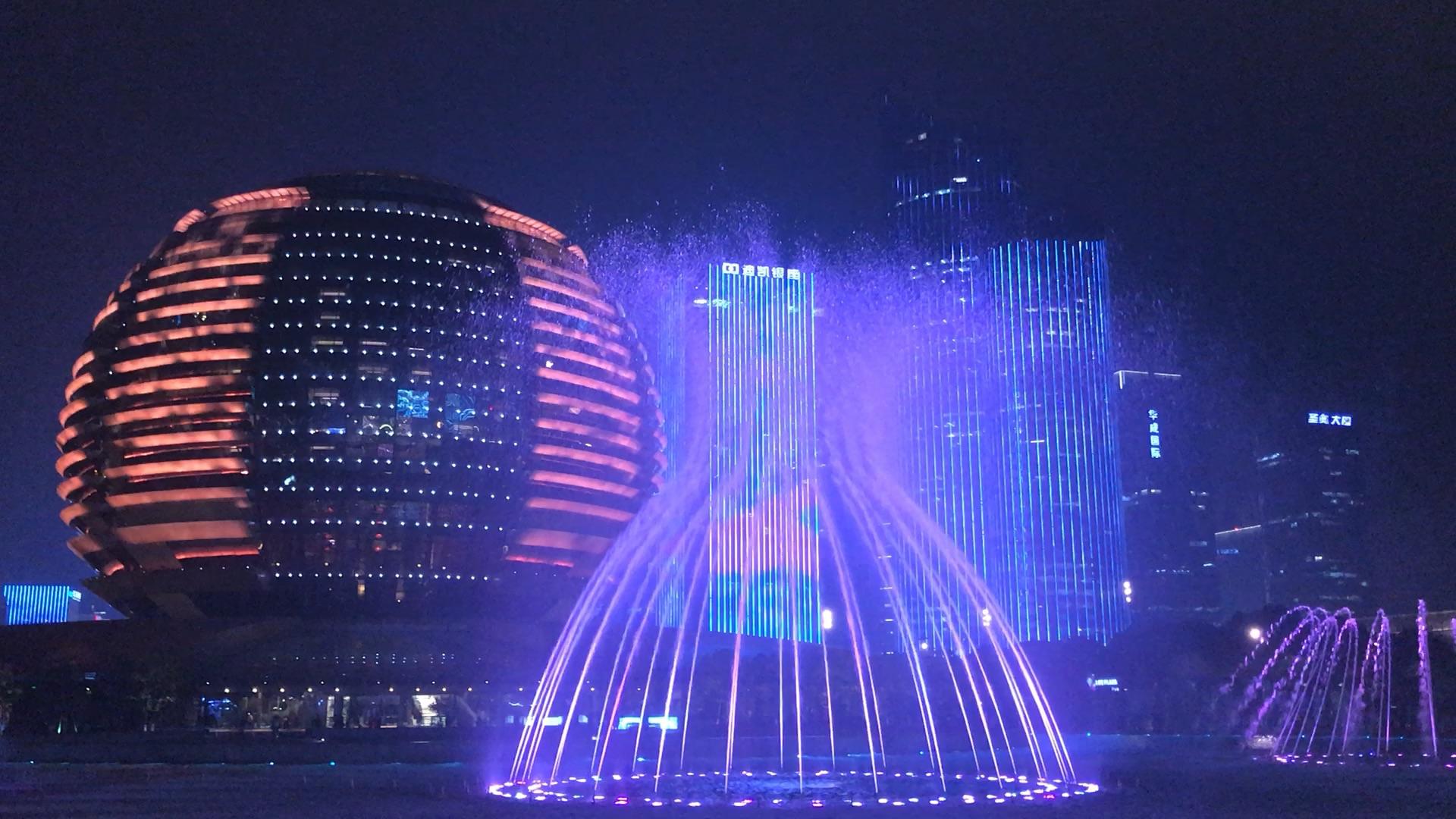 纯手打,不要只收藏不赞啊(  ) 更新～ 补一波夜景 武林广场3d灯光秀