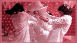 嗨趴游戏 ///  - 枕头大战 - 说到睡衣趴怎么可能没有枕头大战