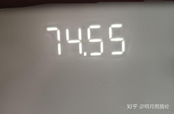 秋天贴秋膘到冬天,体重飙到75左右,然后19年夏天71公斤左右,冬天76