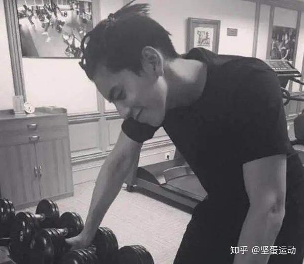狼殿下霸气亮相王大陆健硕身材惊呆网友这巧克力腹肌绝了
