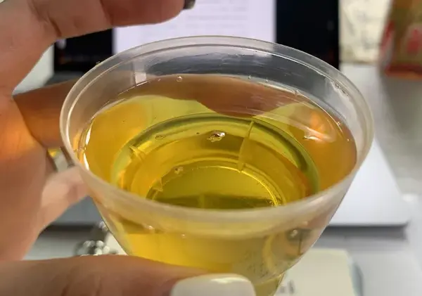 再当烟灰缸弹烟灰,瞬间整个人都精神了."