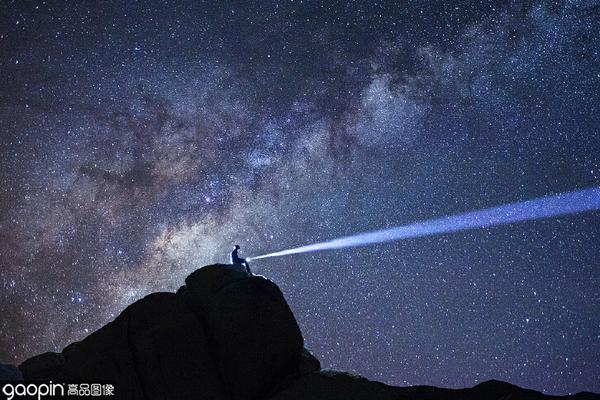 摄影另辟蹊径,在夜幕星河下拍照,这画面简直美炸了