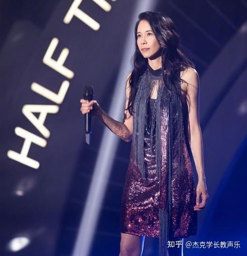 莫文蔚,也是特别喜欢的一位女歌手,独特的嗓子真的是爱了,听着就特别