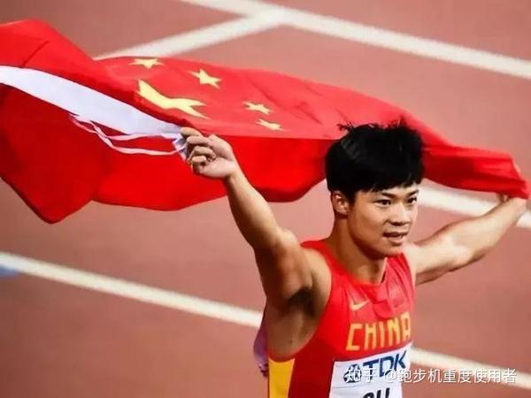 亚洲飞人苏炳添夺冠!谁说中国人跑步不行