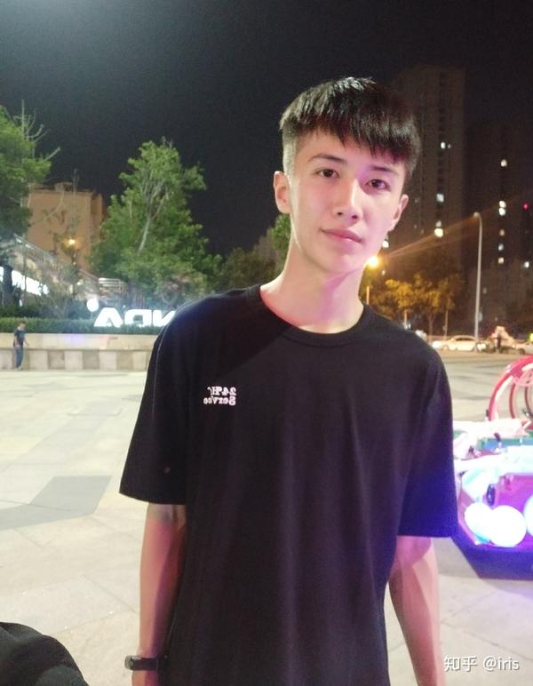 你见过的最好看的男生长什么样子?