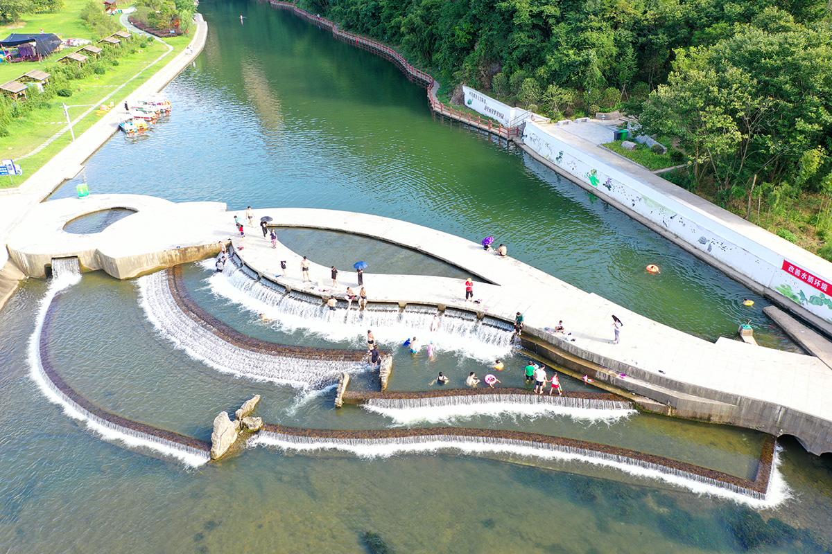 石笋山鲤鱼坝网红景观亲水消夏