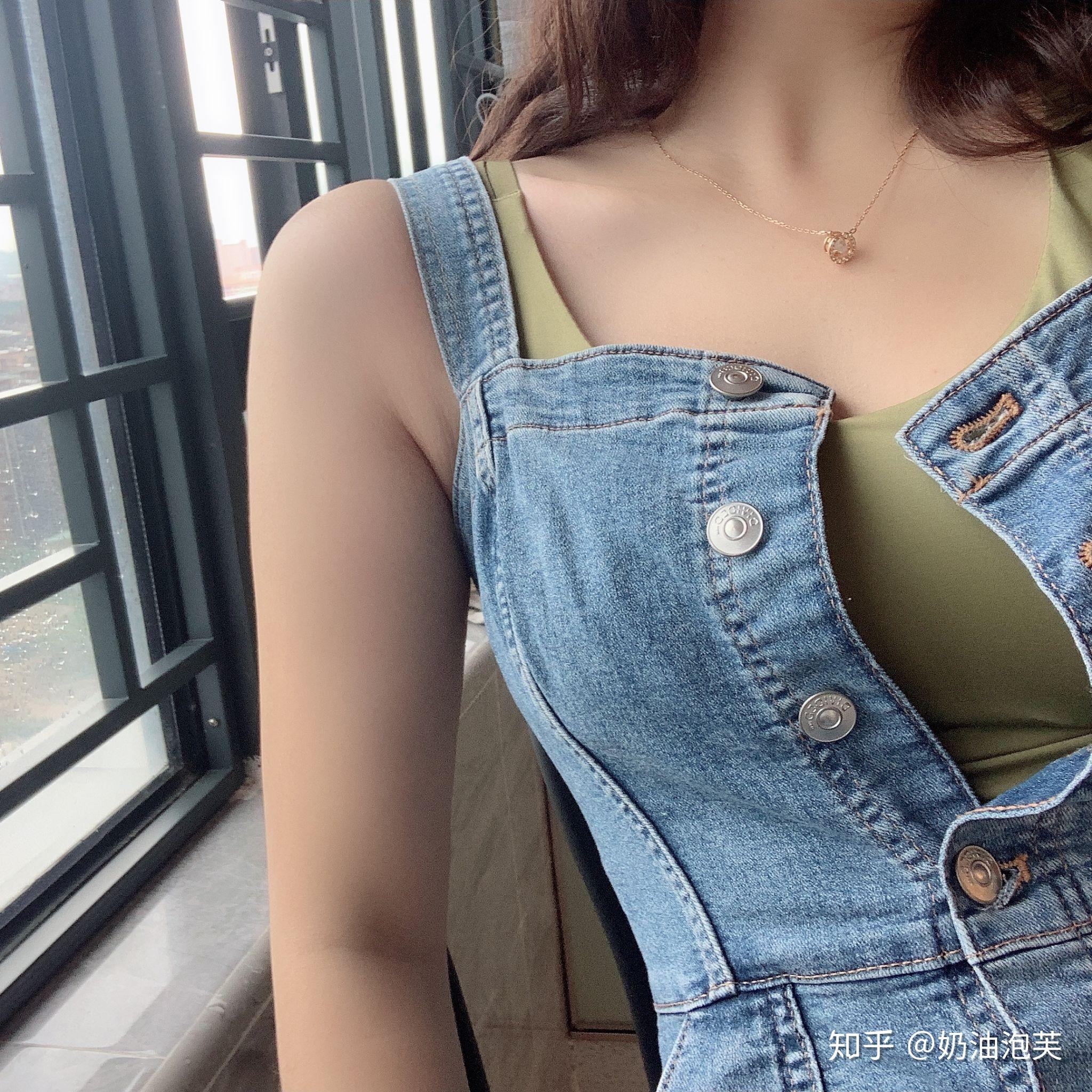 那种穿衣很透能看到内衣的那种这么穿的女人是什么心态难道自己不知道