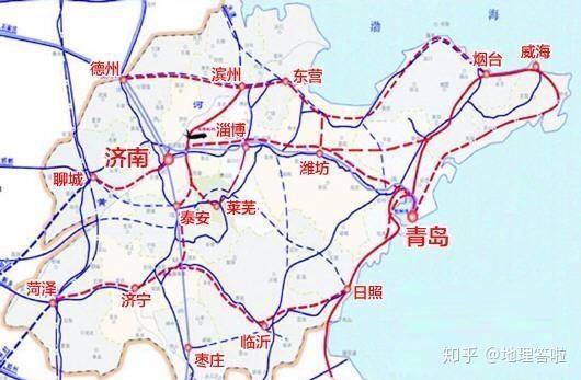 地理答啦:潍坊北站为何建在离市区很远处?如何辐射南部地区?