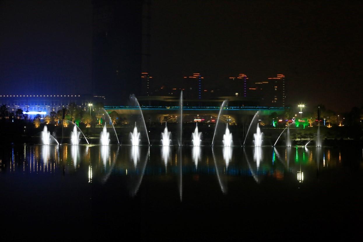 夜景和音乐喷泉,住在上虞城市阳台周边的人第一个想到的必然是曹娥江