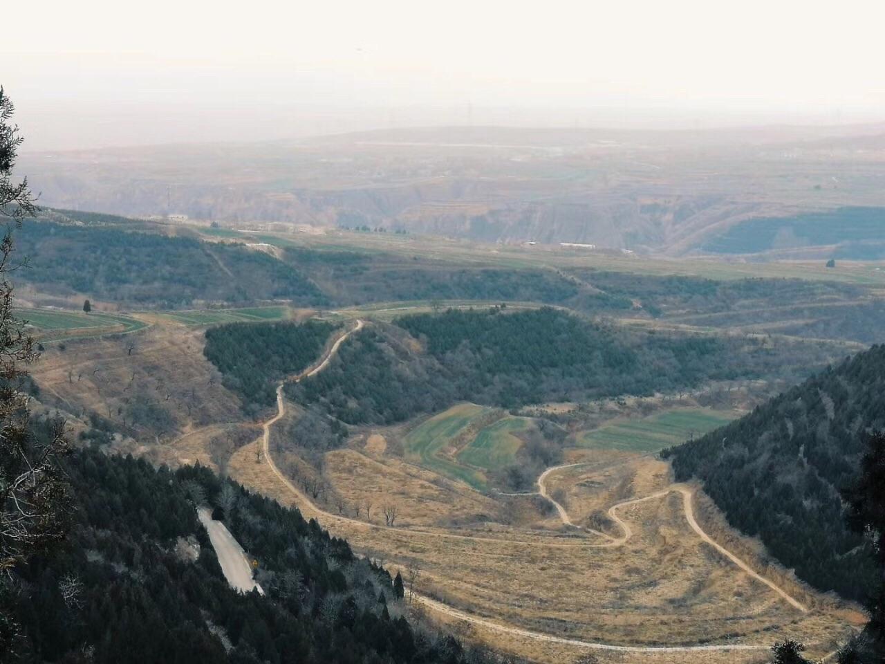 所以梁山顶就没有爬到,只到了半山腰,拍到了"黄巢沟.