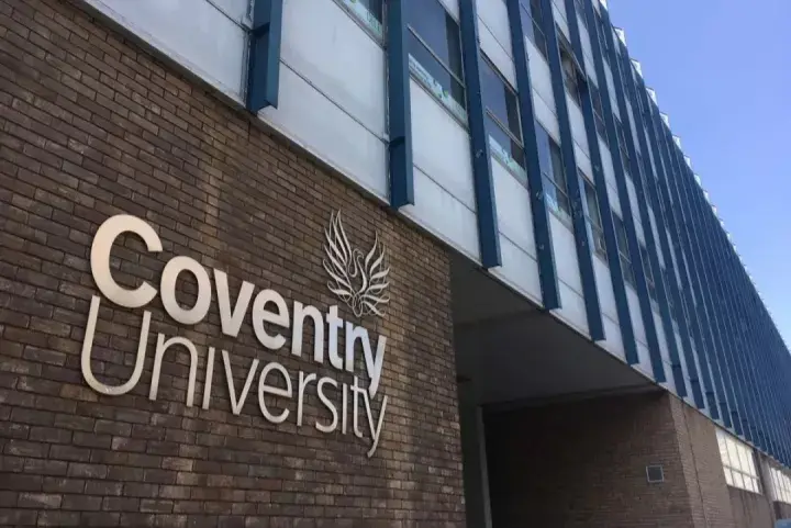 考文垂大学(coventry university)坐落在英国考文垂市市中心,占地约33