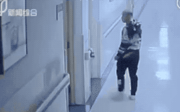 突如其来的骚,闪了我的腰, 最怕敌人突然的亲吻.