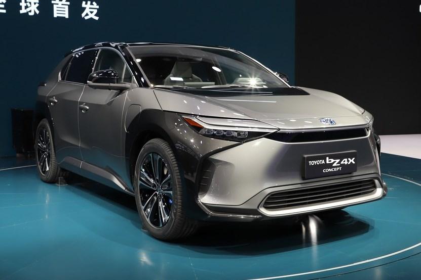 2021上海车展实拍:toyota bz4x 斯巴鲁联合开发可太阳