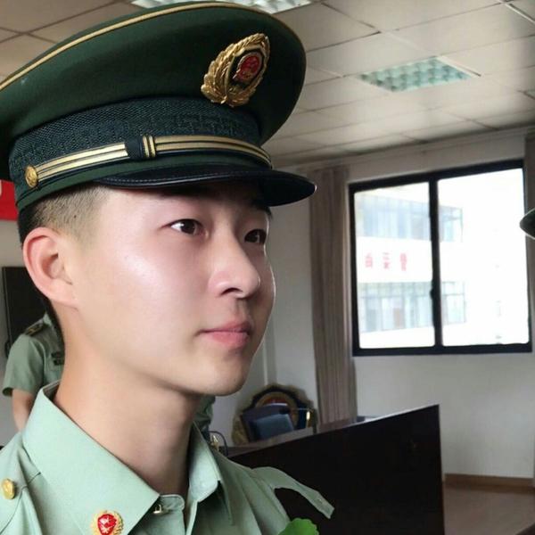 有哪些很帅的兵哥哥的照片,求分享~(需要保密的慎答!