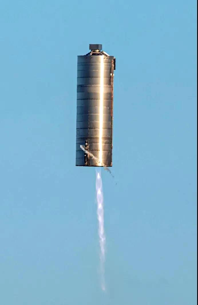 快讯航天美spacex星舰sn5完成了首个全尺寸星舰主体的150米跳跃飞行
