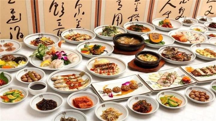 全国各地不同的饮食习惯,形成了样式丰富的各大菜系和代表菜招牌菜