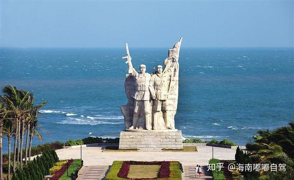 角解放海南纪念塑像,这座热血丰碑坐落在临高县临城镇高角解放公园内
