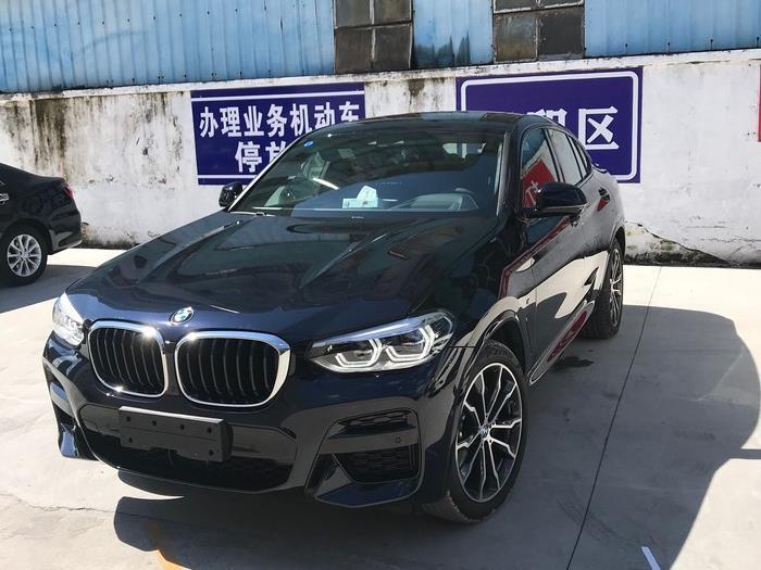 2020款宝马x4xdrive30i运动套装炭黑外摩卡内魅力的绽放