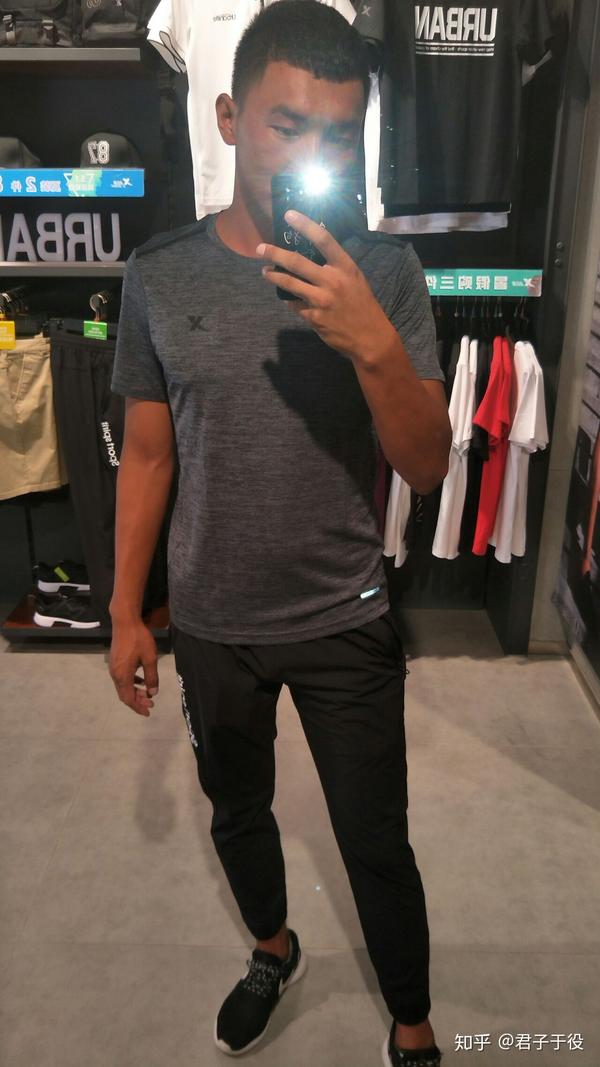 全身照  185 cm   83kg   不胖不瘦   肤色显黑