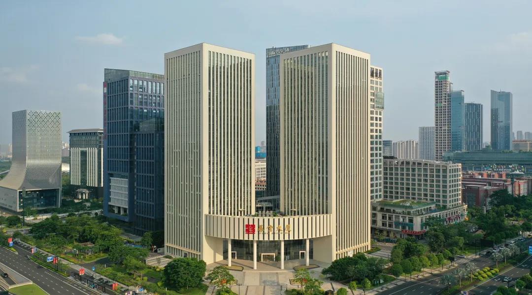 冶金建设有限公司(承建单位)交投大厦,位于广西南宁市五象新区核心