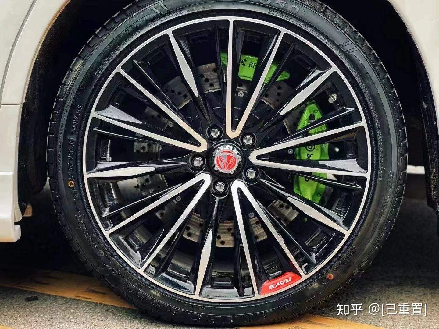 丰田威尔法 升级布雷博brembo前6后4套装/380打孔碟盘,后轮采用双卡钳