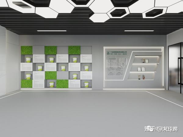 展厅墙面 墙面上流畅的线条装饰与展示架有机统一,体现了设计师的