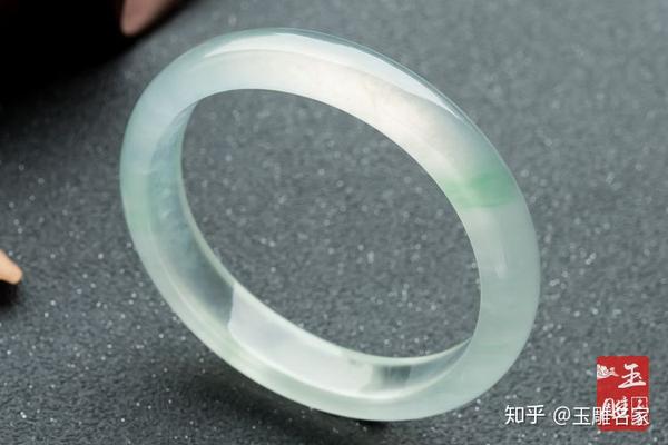 常见的假玉手镯材质之水沫玉