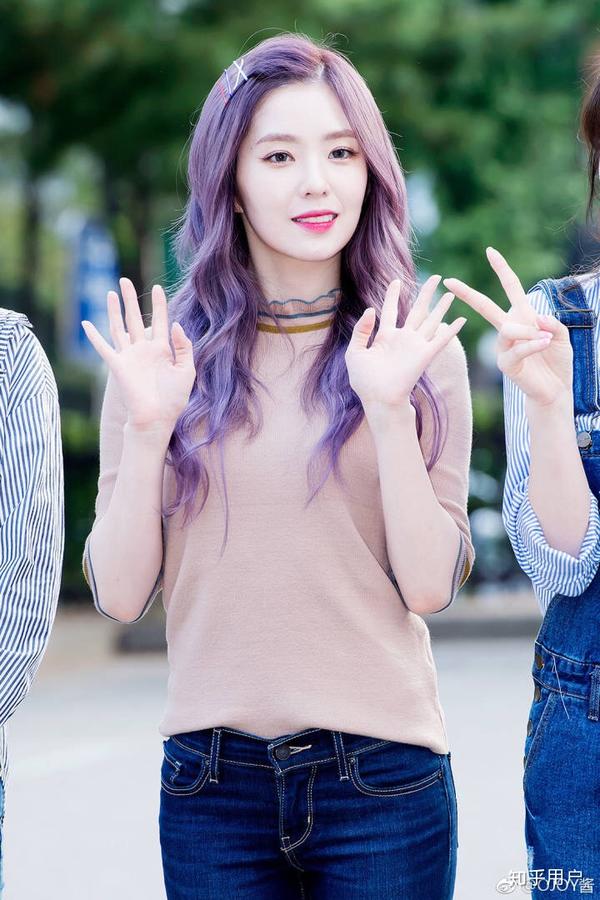 如何看待南韩热帖irene签售会抢c位事件?