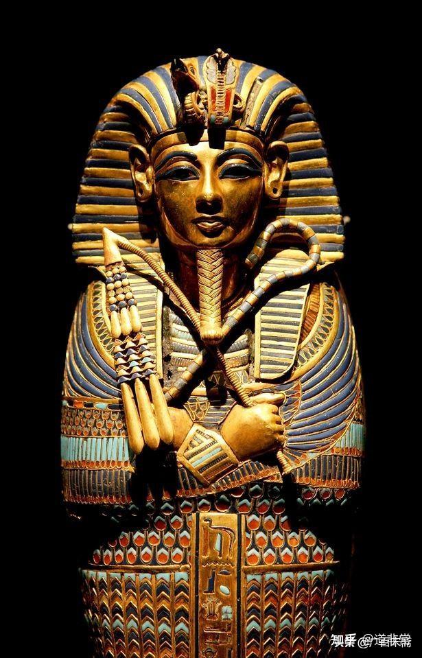 回到正题,"古埃及"的法老和尊神拿着华夏文明的房宿心宿和毕宿当权杖