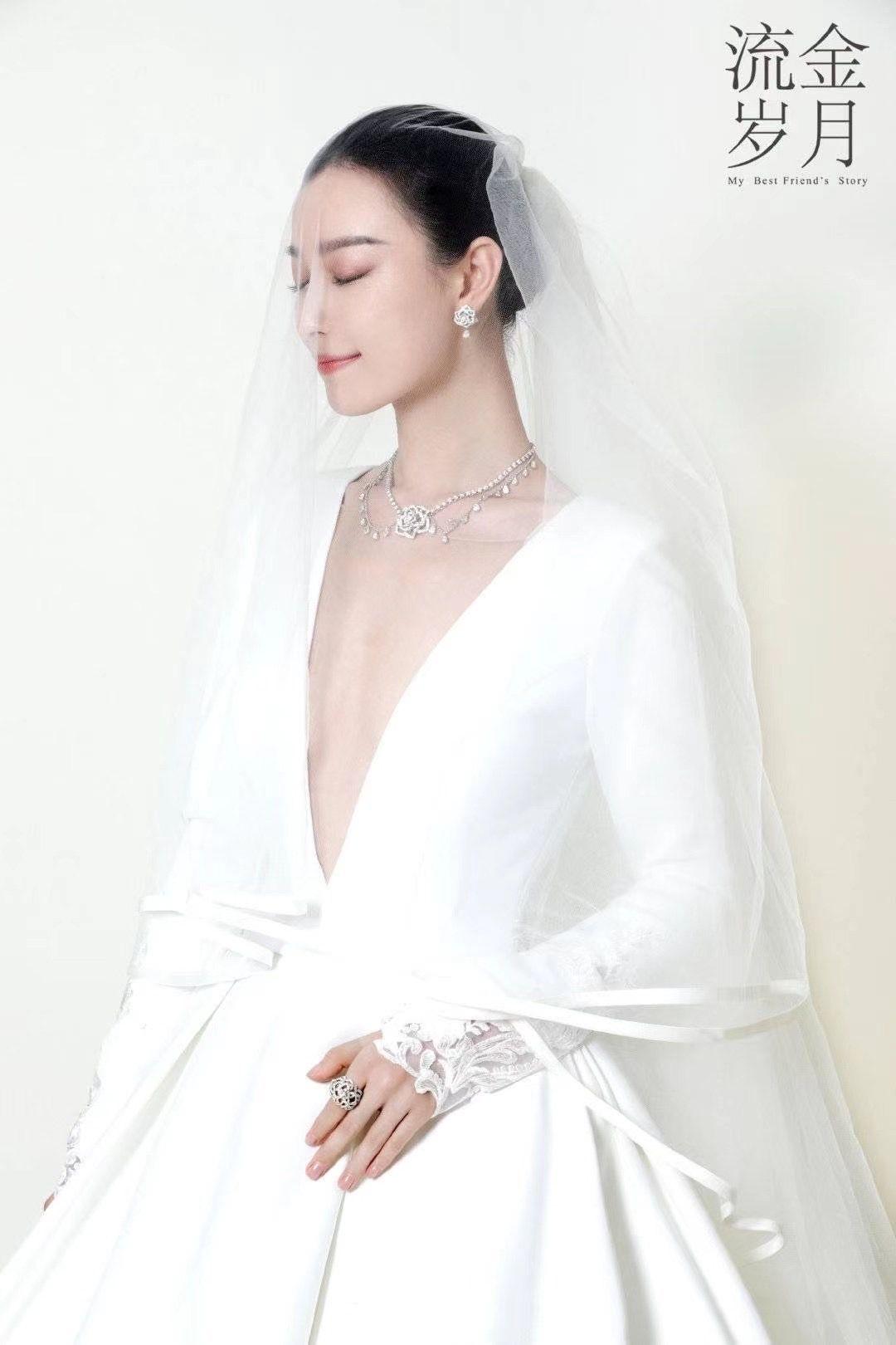 作为西班牙的皇家品牌,pronovias一直坚持以白色梦幻,永恒高雅,高贵