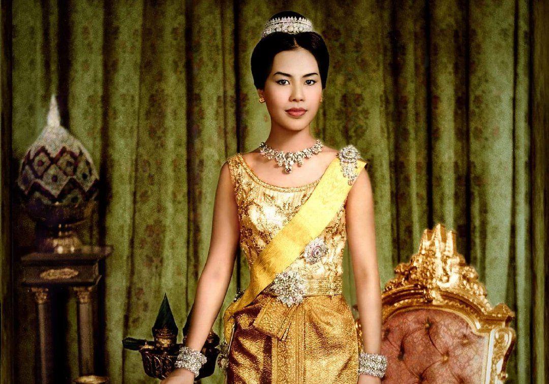 但是不论男装还是女装的泰国传统服装,都是上个世纪六七十年代