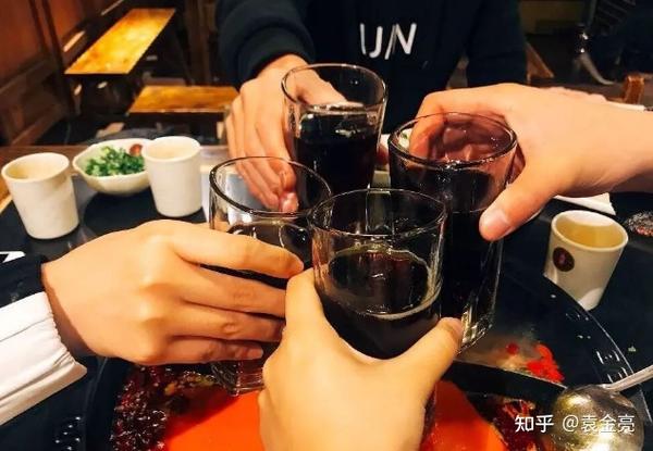 酒桌上喝酒时,这几大"谎言",看你中了多少?一个没中是
