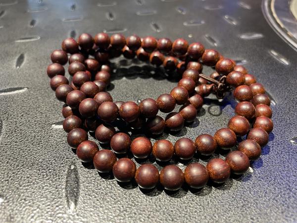 新买回来的小叶紫檀,各位大佬们帮我看看还有救吗?