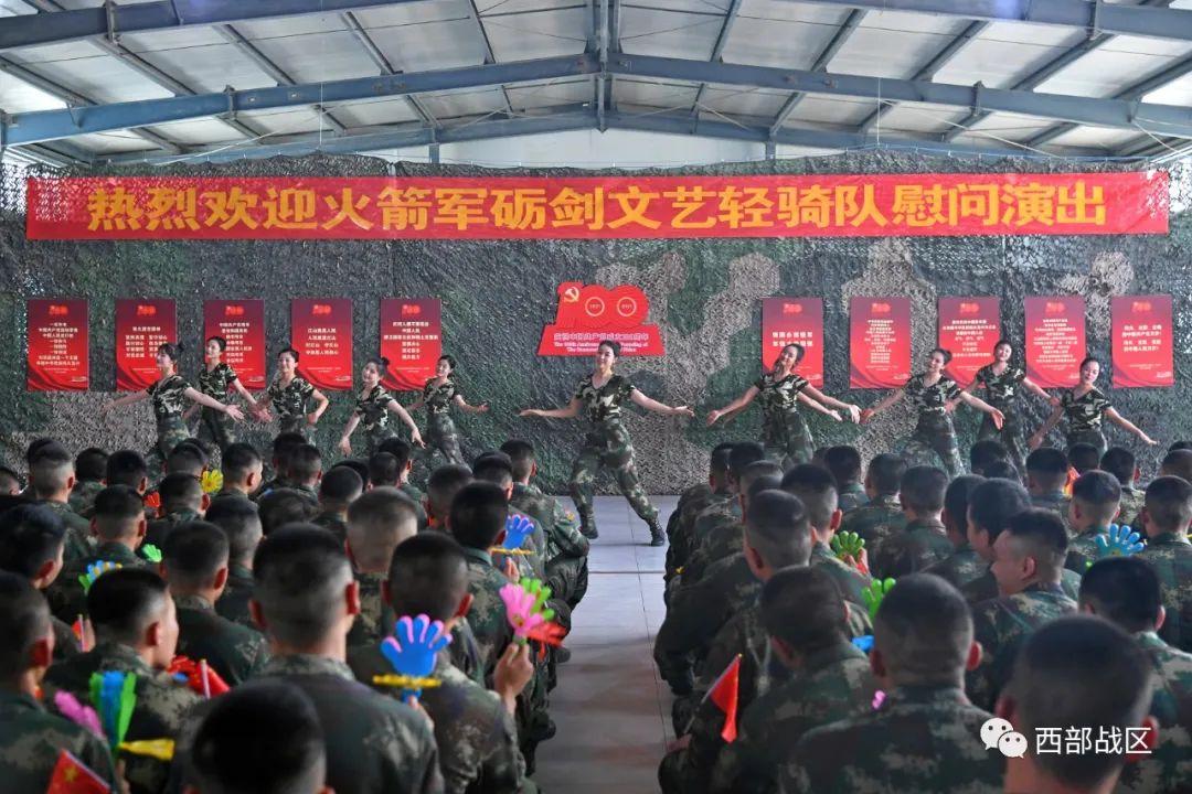 赴高原哨所,驻训地火箭军某部砺剑文艺轻骑队新疆军区文艺轻骑队近日