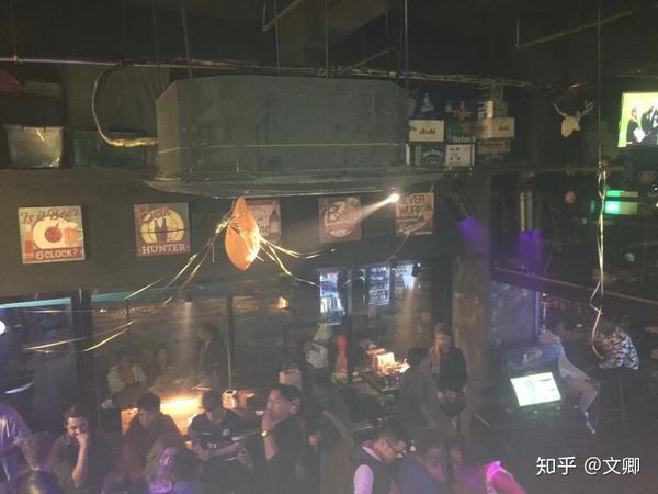 街道口未来城monster酒吧