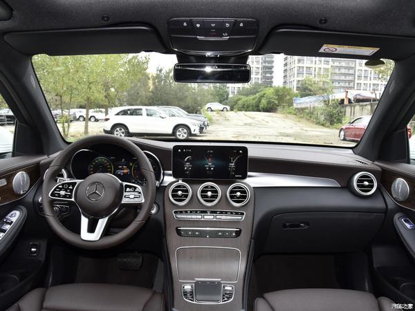 glc450奔驰2021款,2021款奔驰glc260 市场良好的奔驰glc,推出了2021款,让我们来围观一下.