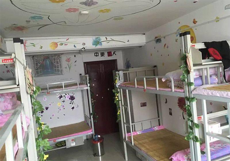 餐厅要不要给员工建宿舍两拨老板为这事吵翻了