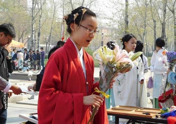 汉服美女们"绝对"不会去穿的一种汉服:短褐,不服来辩