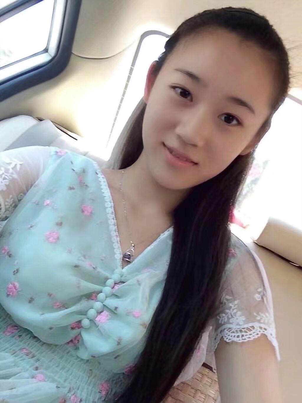 高中时素颜就好看的女生长大化妆后岂不是逆天吗