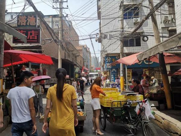 西安的城中村文化,才是地道的西安街头文化,也许未来某天会消失