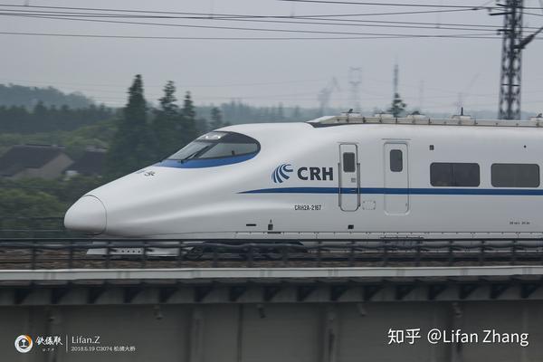 crh2a-2167担当c3074次通过,之前在闵申路跨线桥也拍摄到这列车,车体