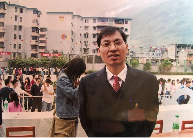汶川地震中的英雄教师谭千秋