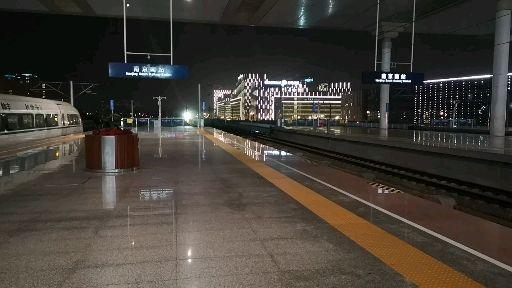 为何既有京沪线正线在苏州无锡常州镇江站均贴站台布置