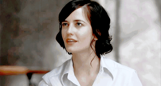 我深吸一口气,用我能装出的最镇定的样子问道